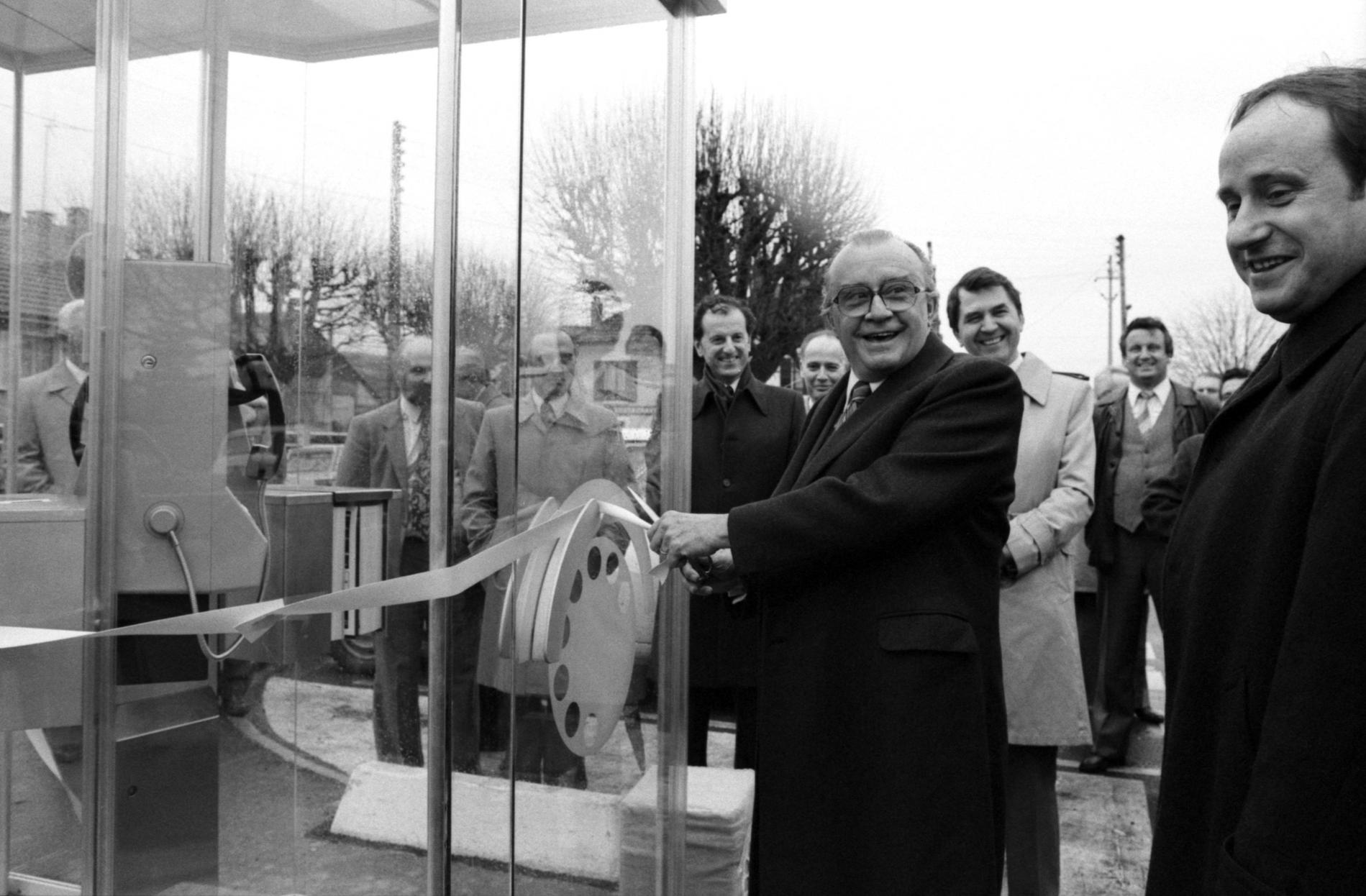 1981.01Inaug100000CabinesNumAPH5058